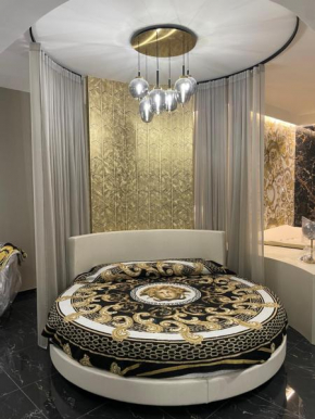 Гостиница Versace Luxury Room, Корлеоне